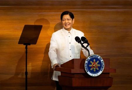 Marcos Urges Gov't Agencies to Focus on Key Education Projects